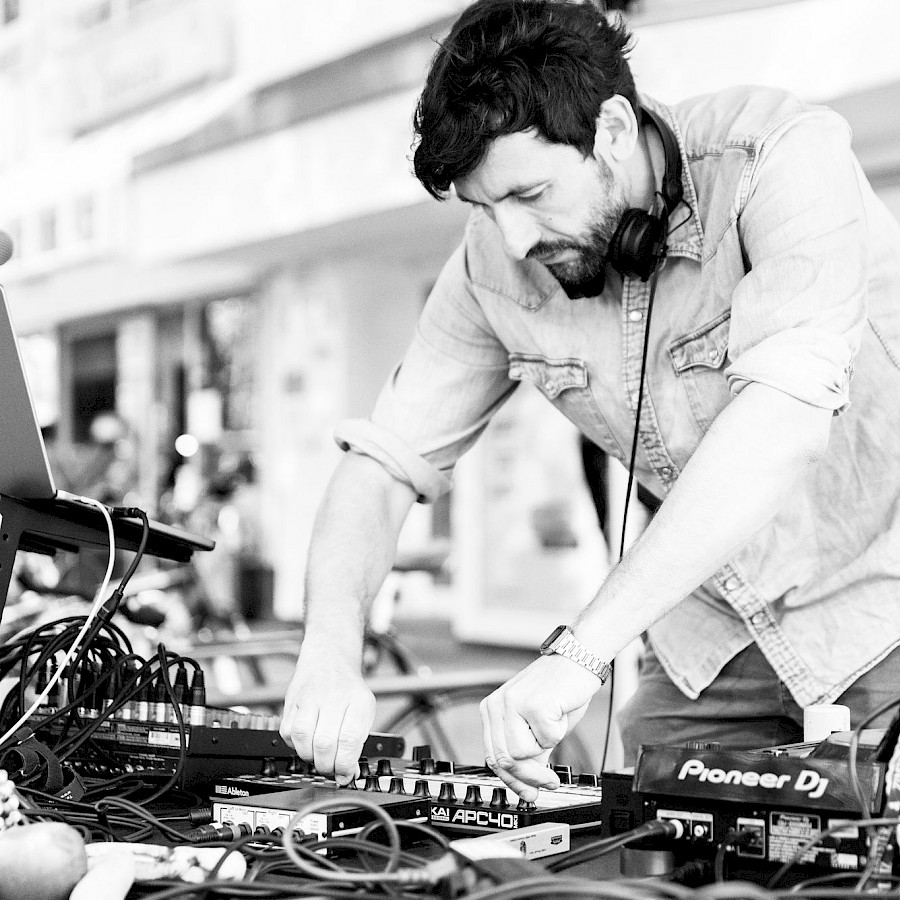 Illustration PHILIPPOS SIPANO & THE MPC ORCHESTRA